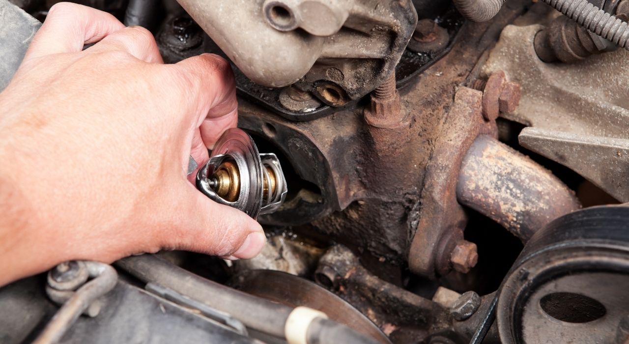 Theromostat in einem Auot, moderne Autos verfügen über ein Kernfeldthermostat